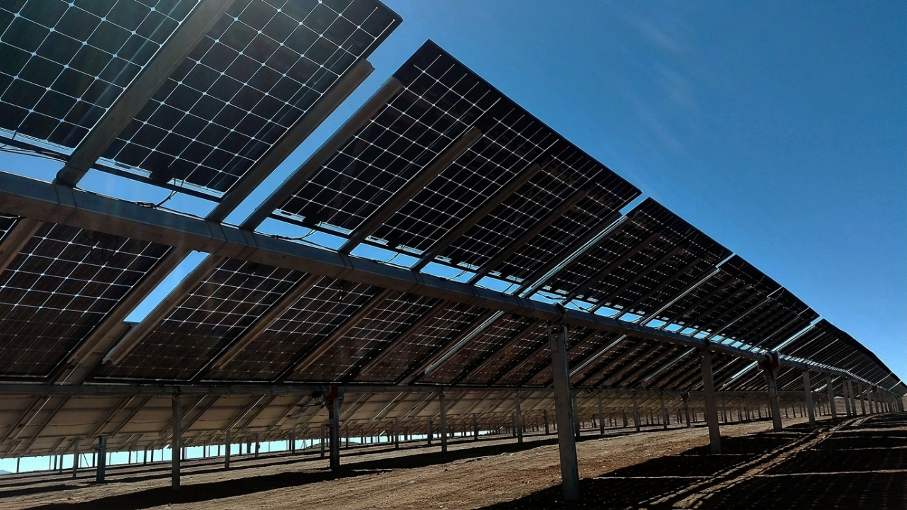 Installing Bifacial panels on a white surface with proper elevation to benefit from reflection